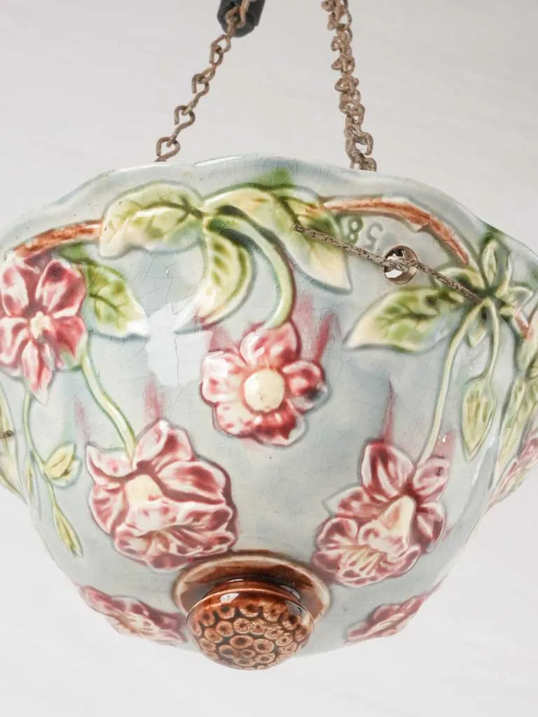 Hanging majolica hanging flower pot w/ red flowers 9½"