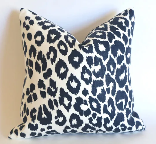 Indoor or Outdoor Iconic Leopard Pillow Cover / Double sided Schumacher Pillow / Schumacher Iconic leopard pillow cover / Outdoor Linen Cushion cover