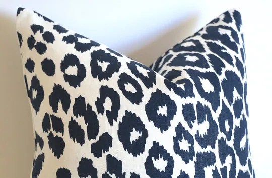 Indoor or Outdoor Iconic Leopard Pillow Cover / Double sided Schumacher Pillow / Schumacher Iconic leopard pillow cover / Outdoor Linen Cushion cover