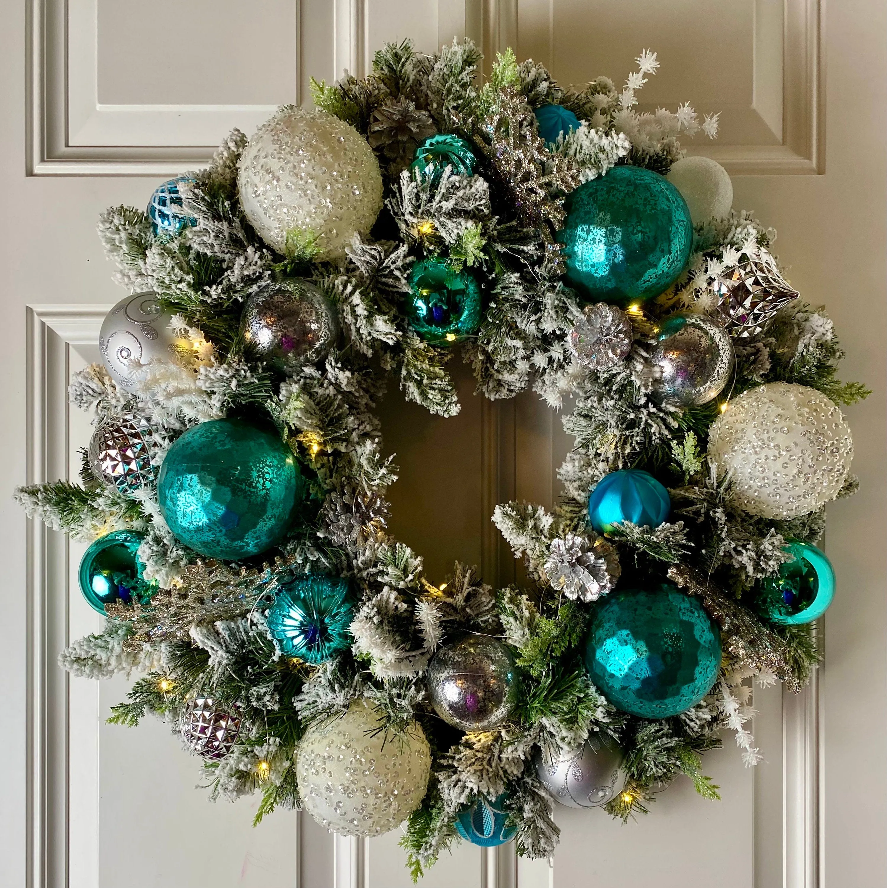 Lighted Blue Snowflake Christmas Ornament Wreath