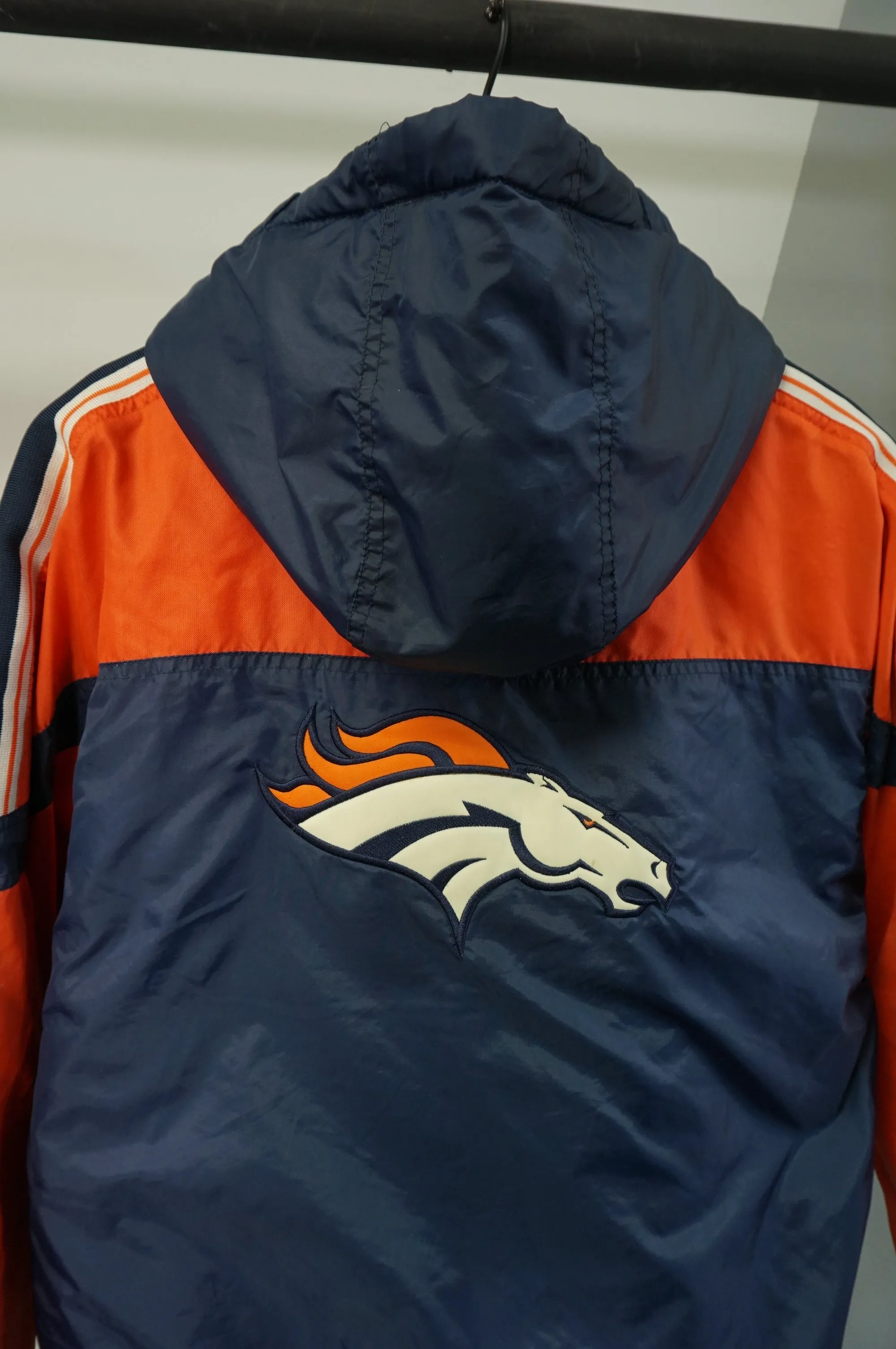 (L/XL) Vtg Denver Broncos Logo Athletic Puffer Jacket