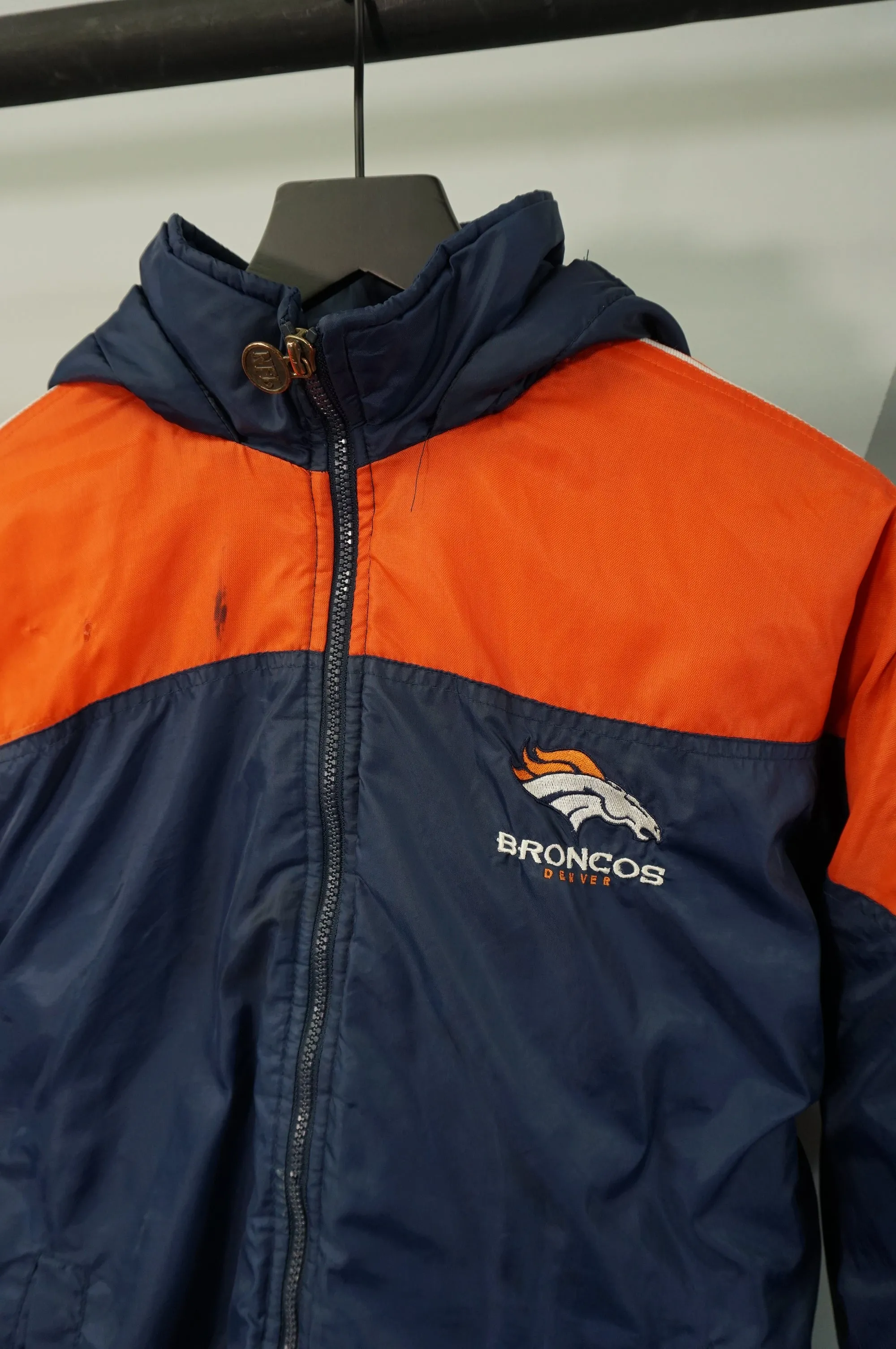 (L/XL) Vtg Denver Broncos Logo Athletic Puffer Jacket