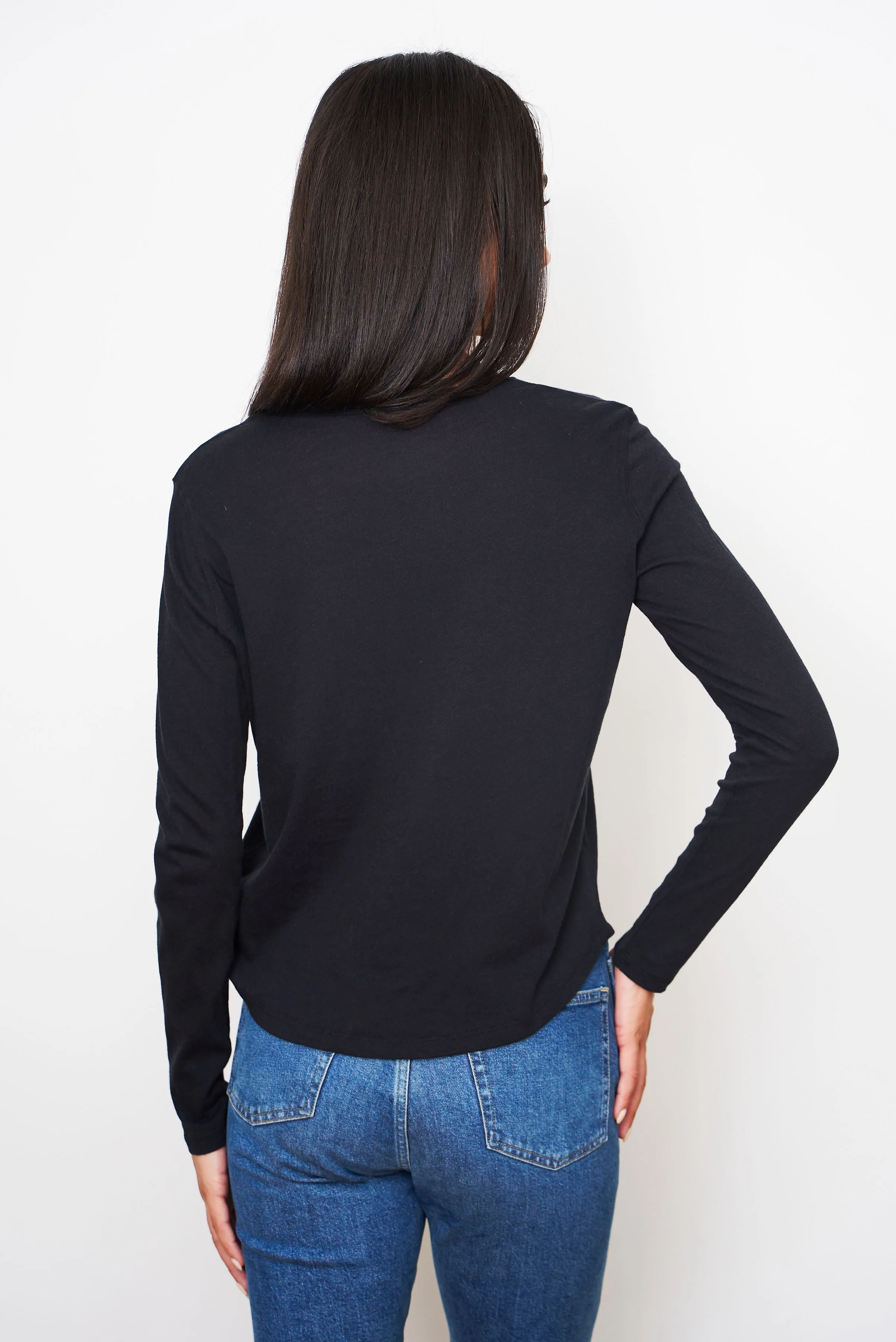 Majestic Cotton/Cashmere Relaxed Long Sleeve Crewneck in Noir/Black