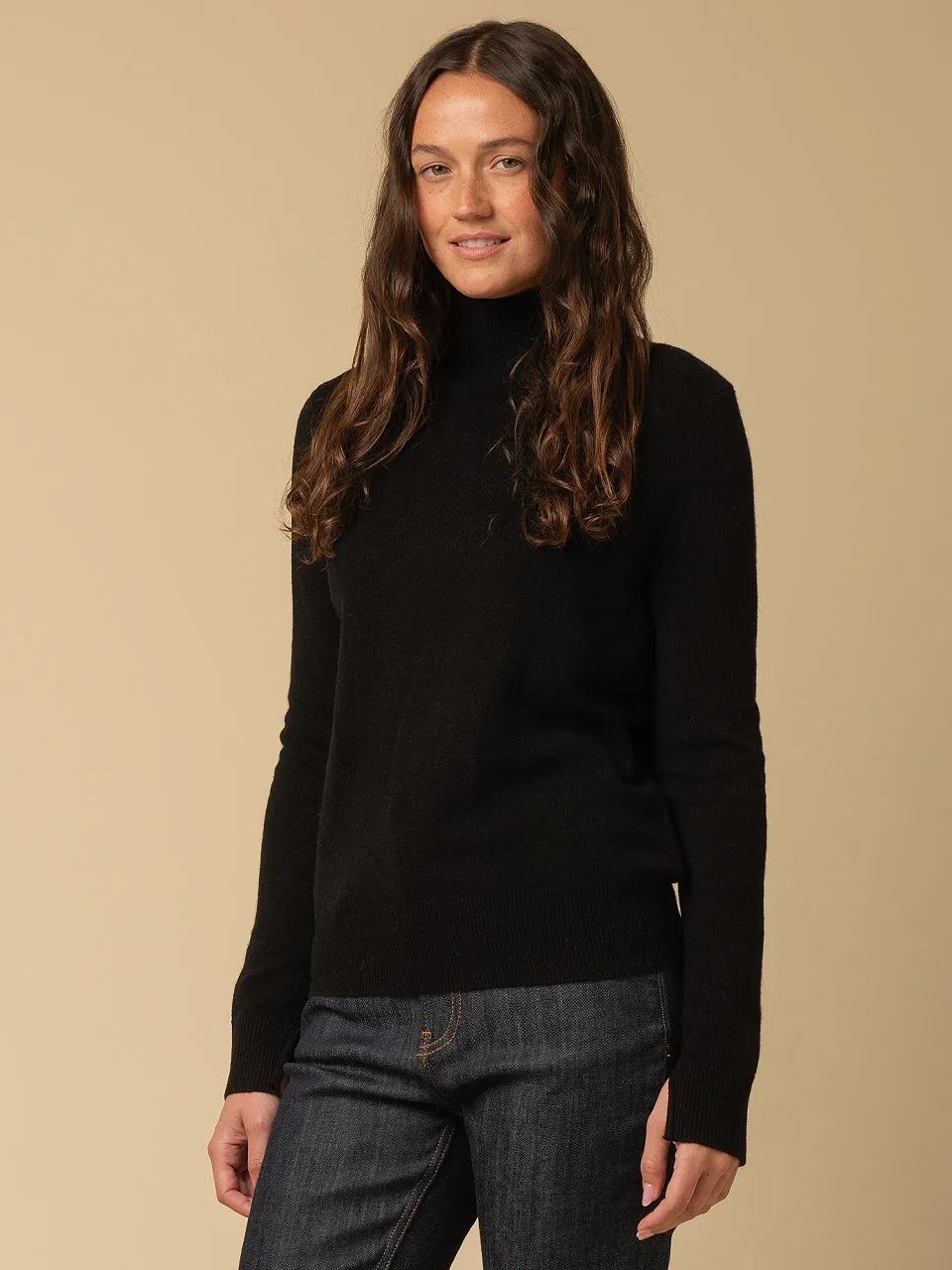 Simple High Neck Sweater_Black