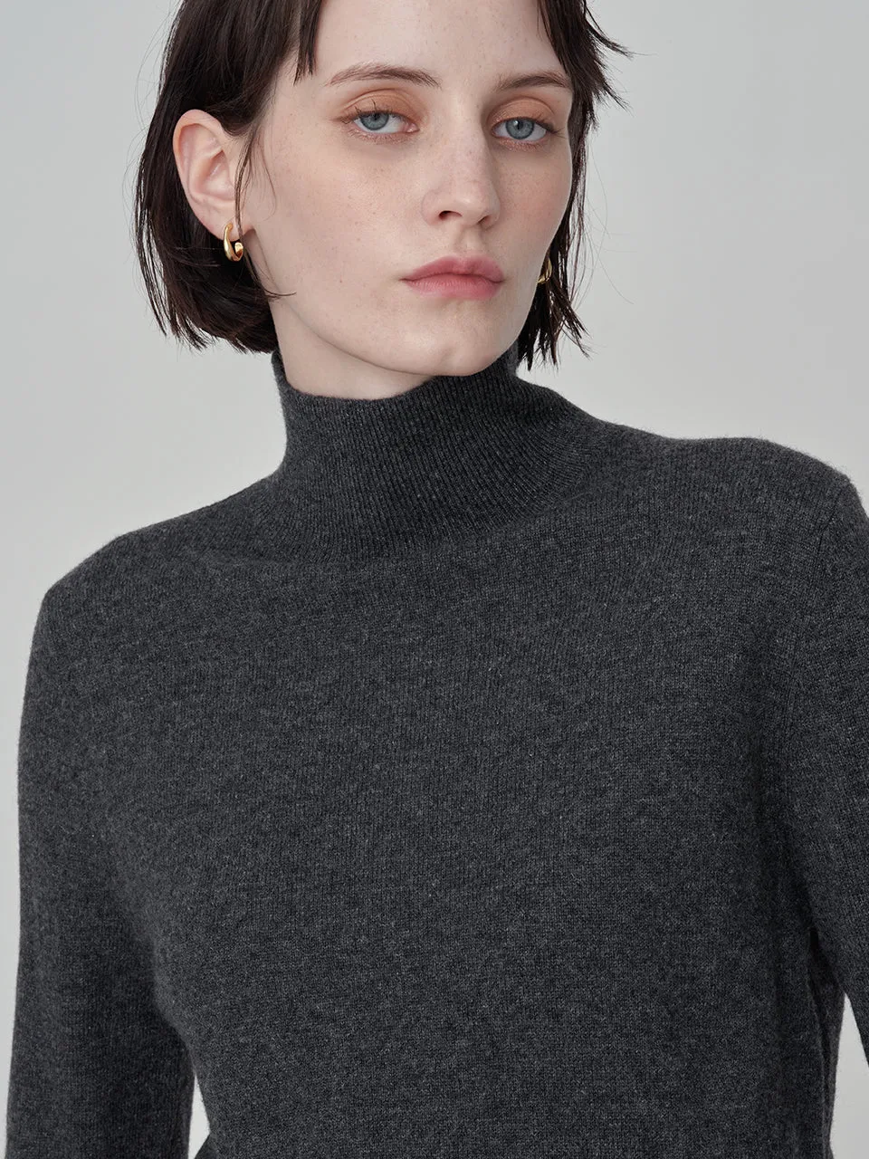 Simple High Neck Sweater_Graphite